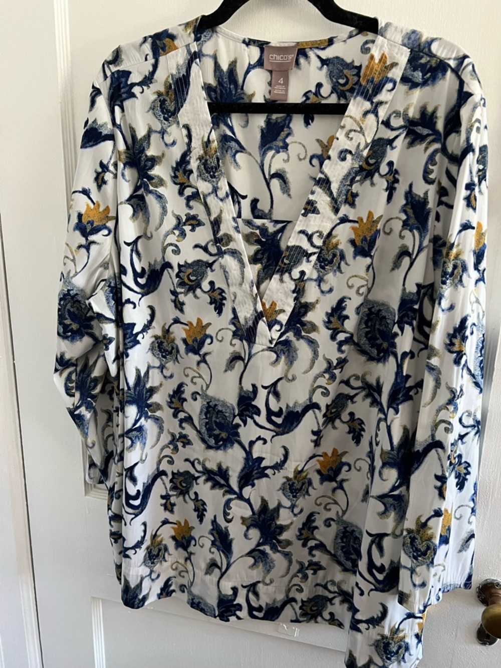 Chico's White Floral V-Neck Tunic with Navy & Mustard Print Chicos Sz 4(20)